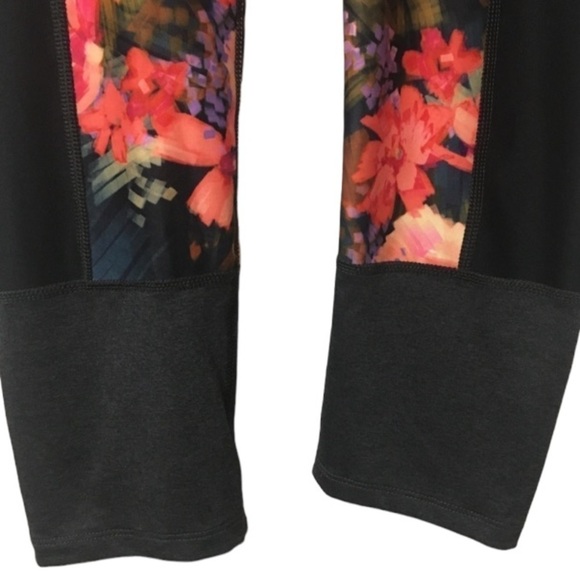 Joy Lab Activewear floral & black Capri size xs - Picture 5 of 7